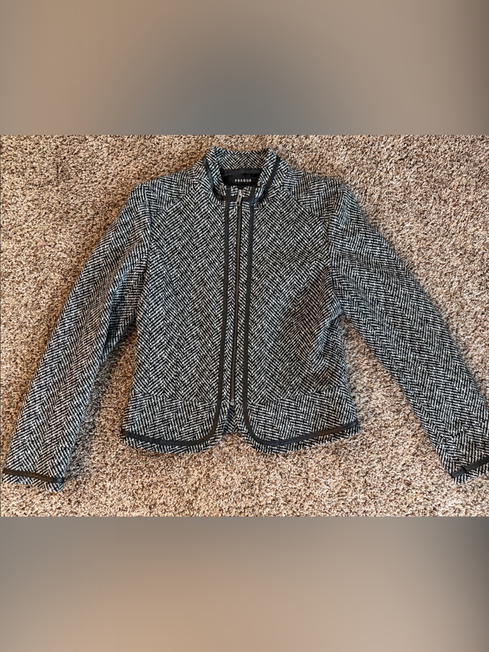 PRAGUE Women's Black & White Herringbone Zip-Front Blazer